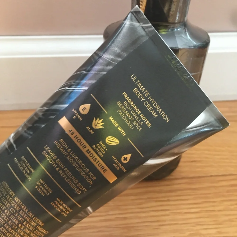 Bath & Body Works Black and Gold 2Piece Set Body Wash/ Cream